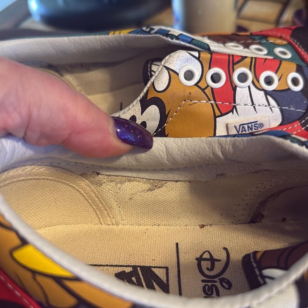 Vans DISNEY Brand New never worn
Size 9 / 10.5 With box (not in good shape) - Picture 8 of 10